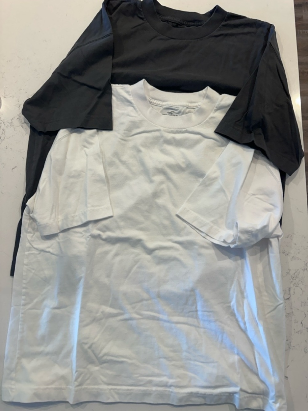 Hollister Men’s Short Sleeve Heavyweight Boxy Crop Tees- White and Black - Picture 3 of 3
